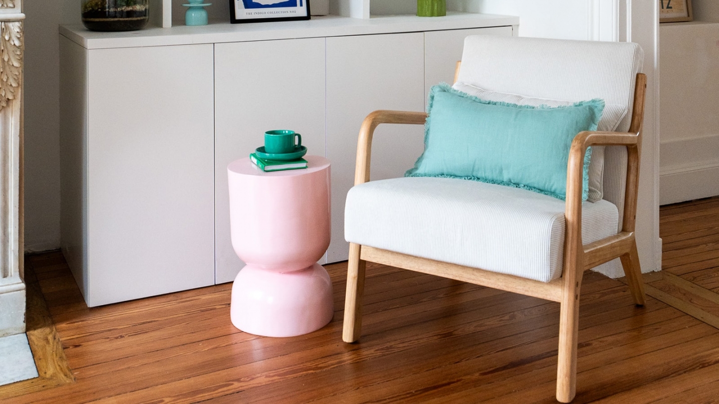 Fauteuil en bois et velours fines côtes beige - Lanna Fauteuil en bois et velours fines côtes beige - Lanna