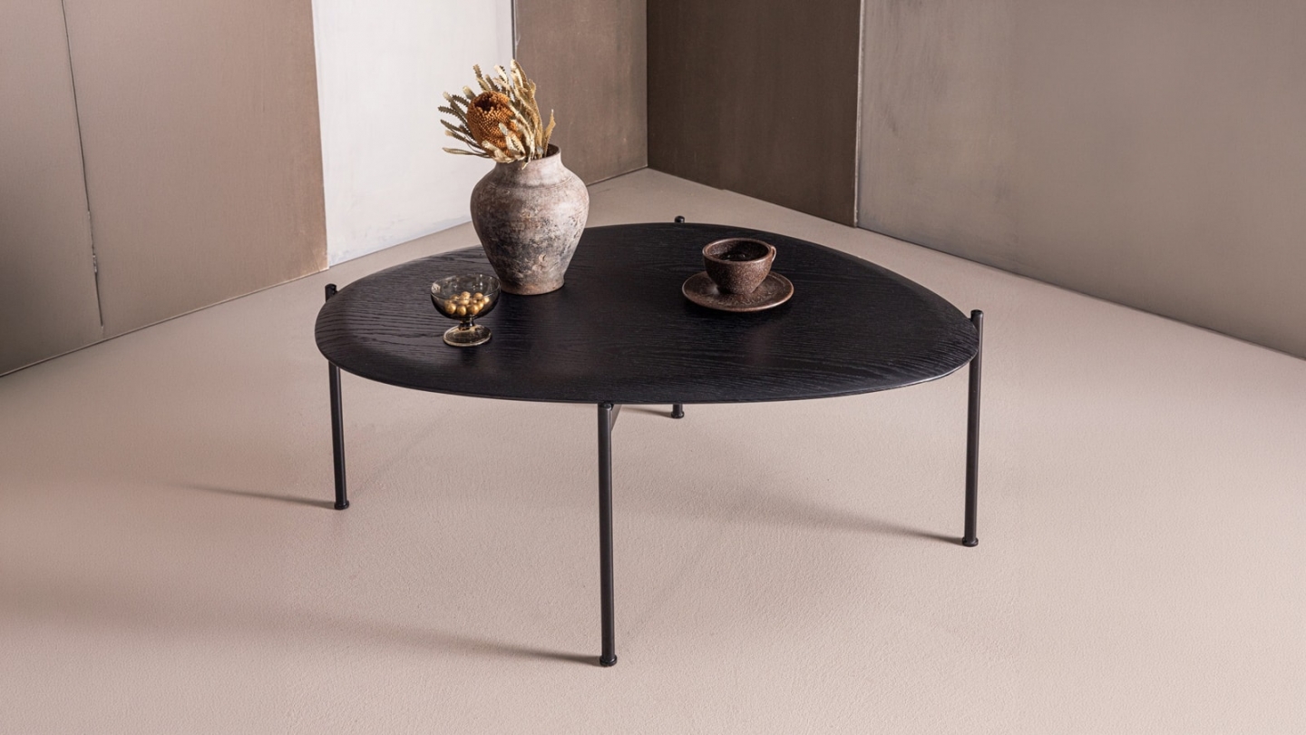 Table basse organique effet bois noir 92 cm - Kota Table basse organique effet bois noir 92 cm - Kota