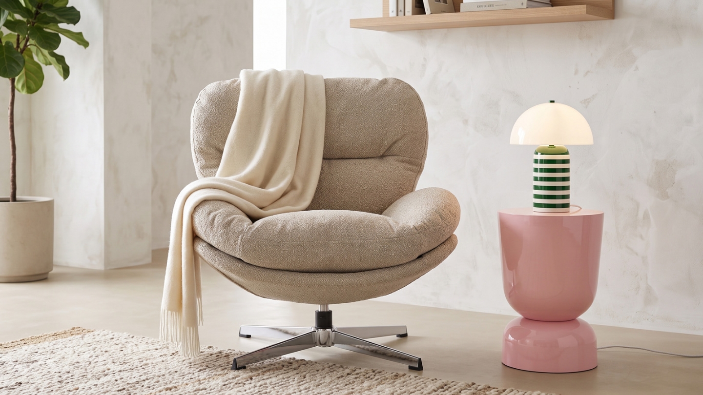 Fauteuil pivotant en tissu bouclé taupe et piètement chromé - Oli Fauteuil pivotant en tissu bouclé taupe et piètement chromé - Oli