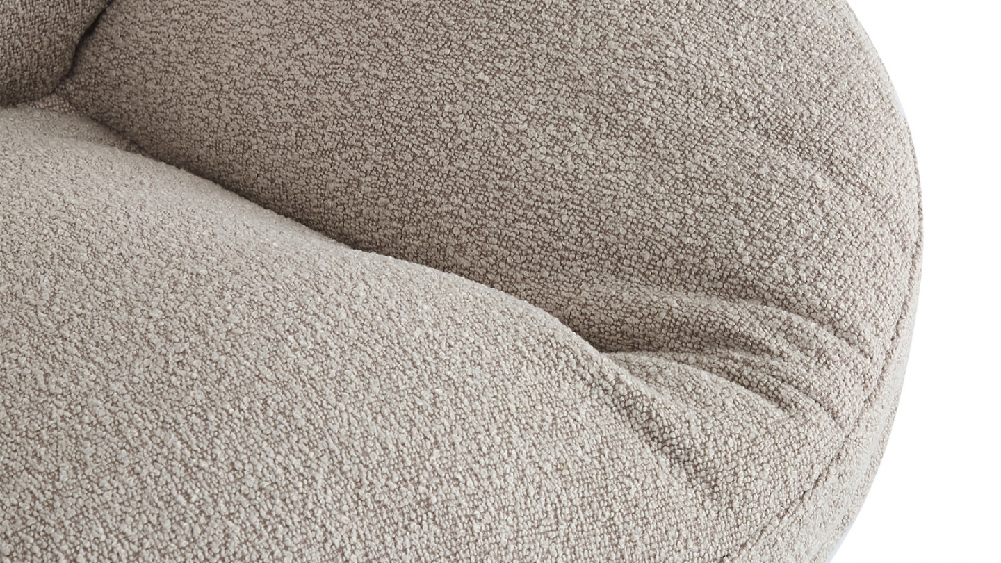 Fauteuil pivotant en tissu bouclé taupe et piètement chromé - Oli Fauteuil pivotant en tissu bouclé taupe et piètement chromé - Oli