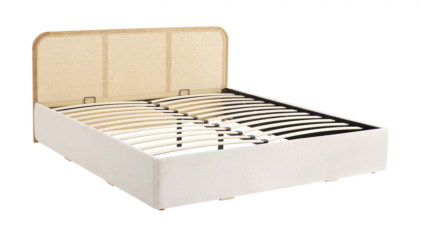 Lit coffre adulte 140x190 cm en tissu bouclé beige avec tête de lit en bois et cannage - Elsa Lit coffre adulte 140x190 cm en tissu bouclé beige avec tête de lit en bois et cannage - Elsa