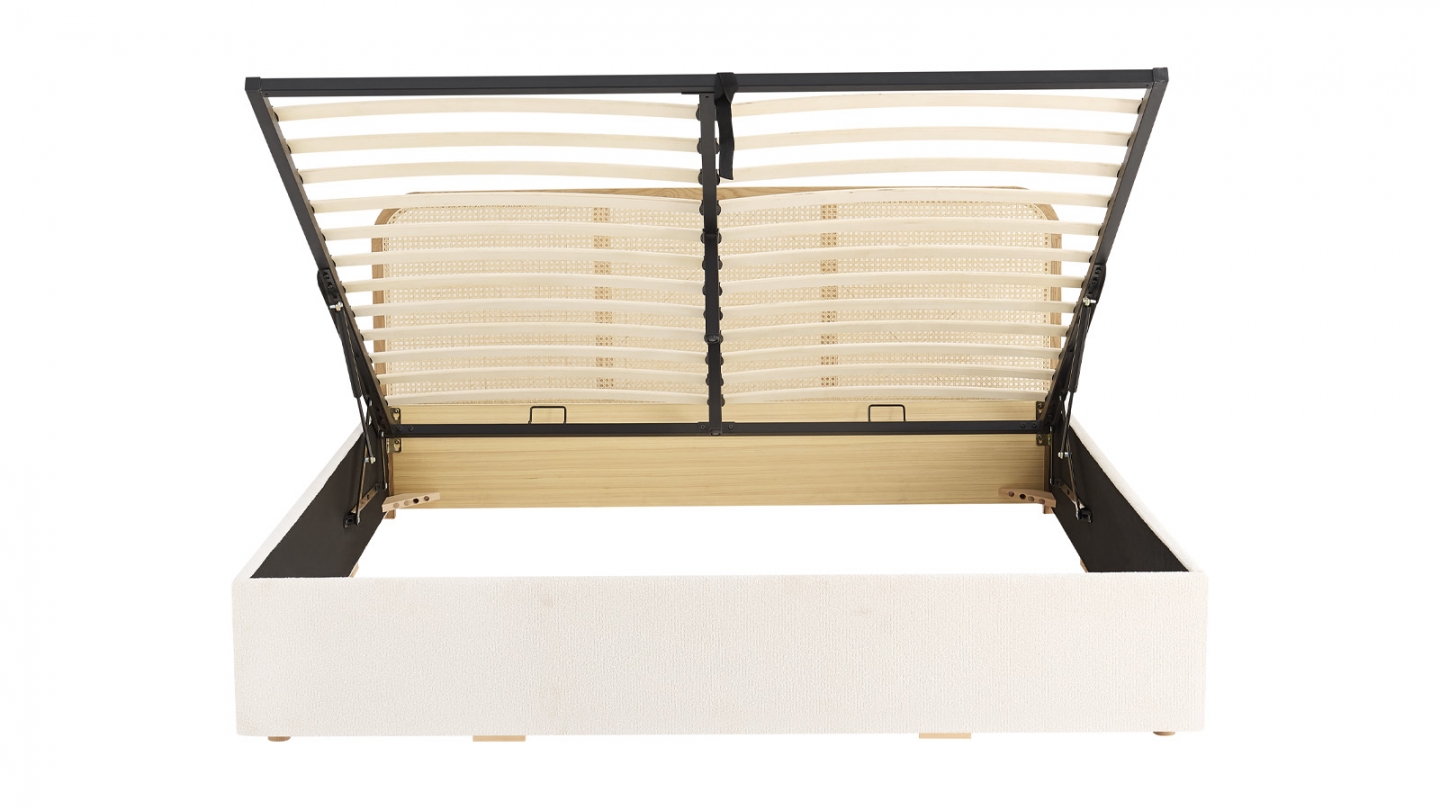 Lit coffre adulte 140x190 cm en tissu bouclé beige avec tête de lit en bois et cannage - Elsa Lit coffre adulte 140x190 cm en tissu bouclé beige avec tête de lit en bois et cannage - Elsa