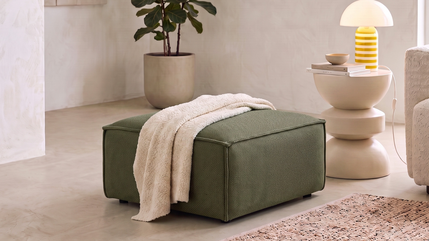 Pouf en tissu chenille vert kaki - Emma Pouf en tissu chenille vert kaki - Emma