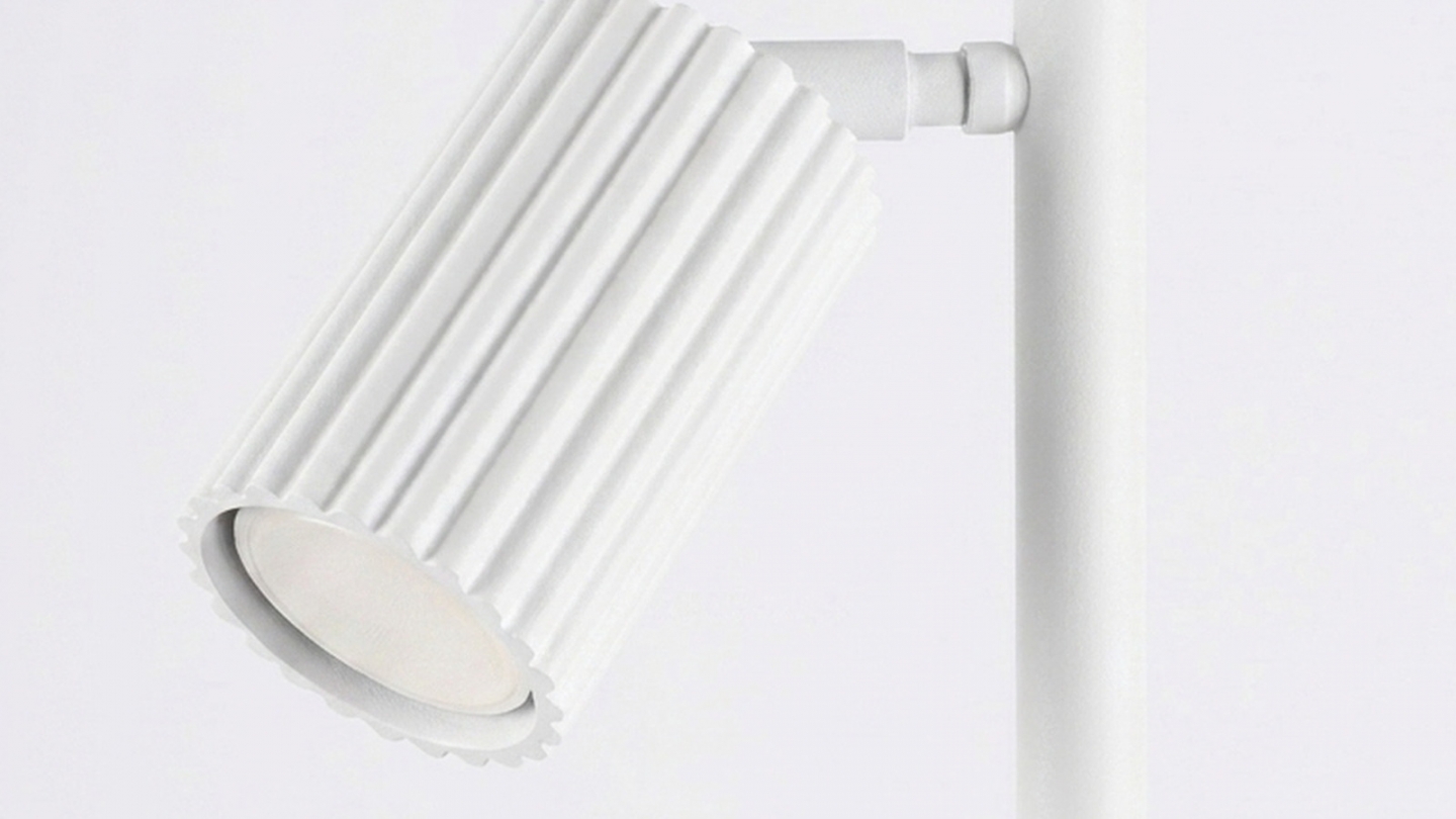 Lampadaire en aluminium blanc 155 cm 3 lumières - Karbon Lampadaire en aluminium blanc 155 cm 3 lumières - Karbon