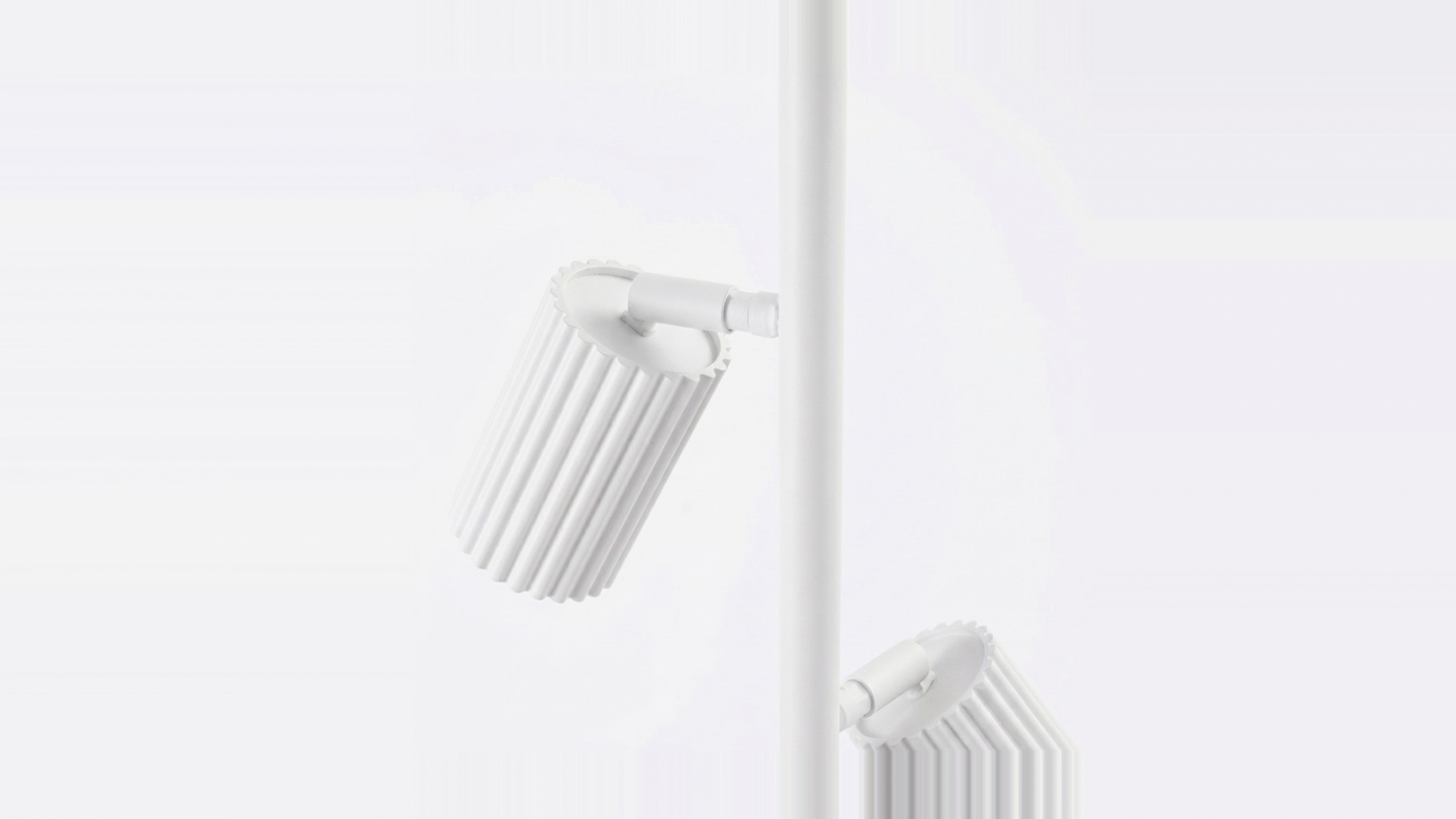Lampadaire en aluminium blanc 155 cm 3 lumières - Karbon Lampadaire en aluminium blanc 155 cm 3 lumières - Karbon