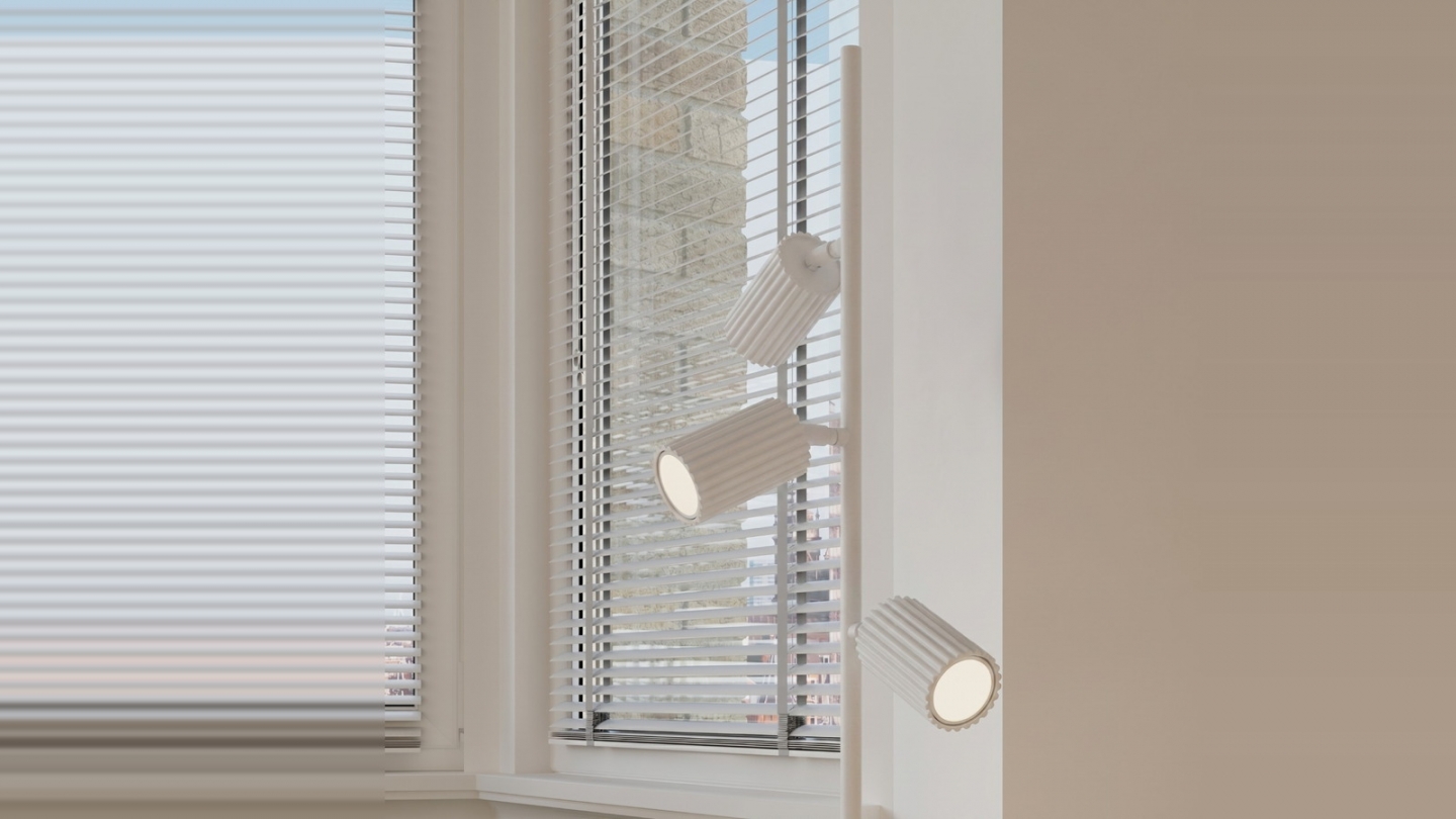 Lampadaire en aluminium blanc 155 cm 3 lumières - Karbon Lampadaire en aluminium blanc 155 cm 3 lumières - Karbon