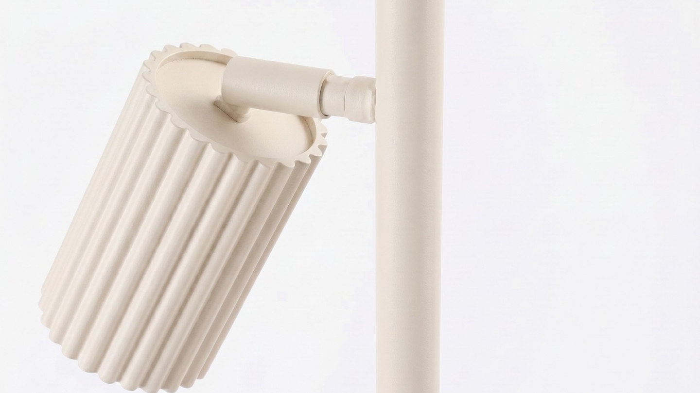 Lampadaire en aluminium beige 155 cm 3 lumières - Karbon Lampadaire en aluminium beige 155 cm 3 lumières - Karbon