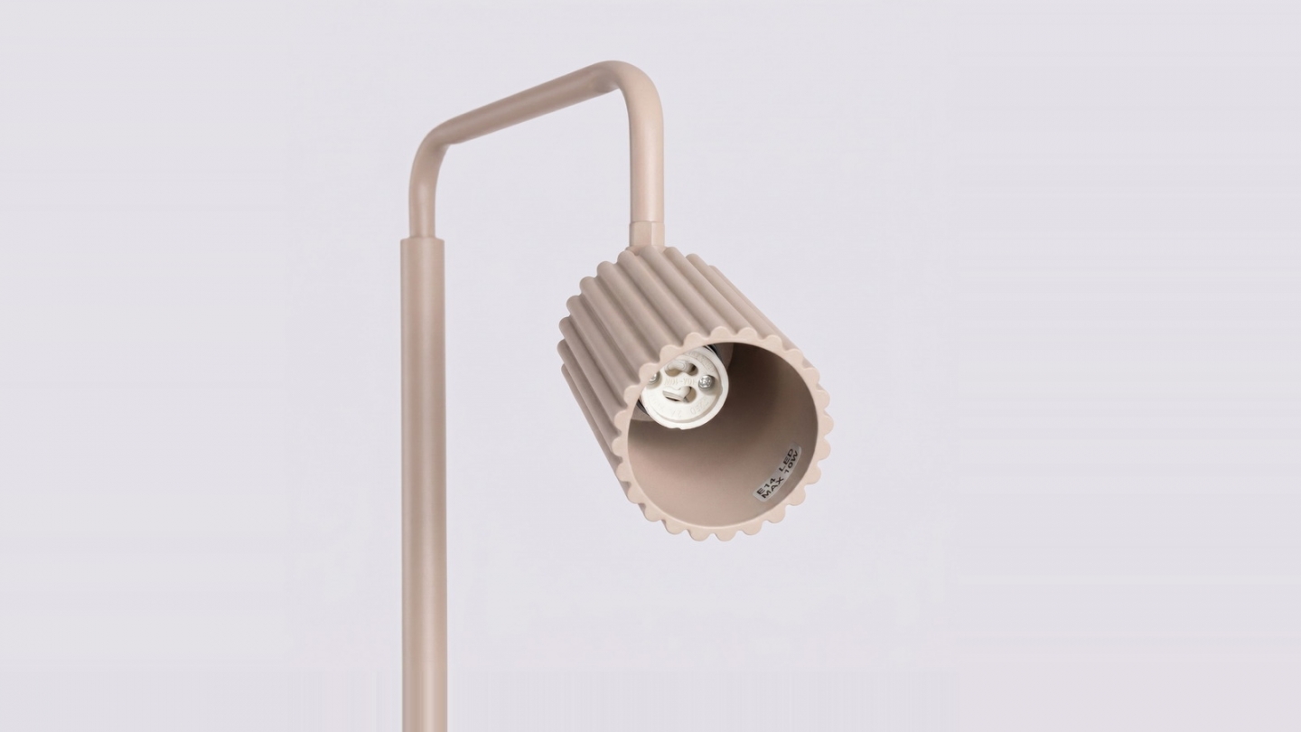 Lampadaire en aluminium taupe 160 cm - Karbon Lampadaire en aluminium taupe 160 cm - Karbon