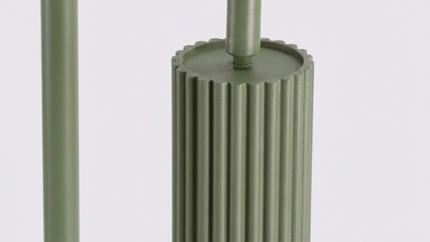 Lampadaire en aluminium vert olive 160 cm - Karbon Lampadaire en aluminium vert olive 160 cm - Karbon