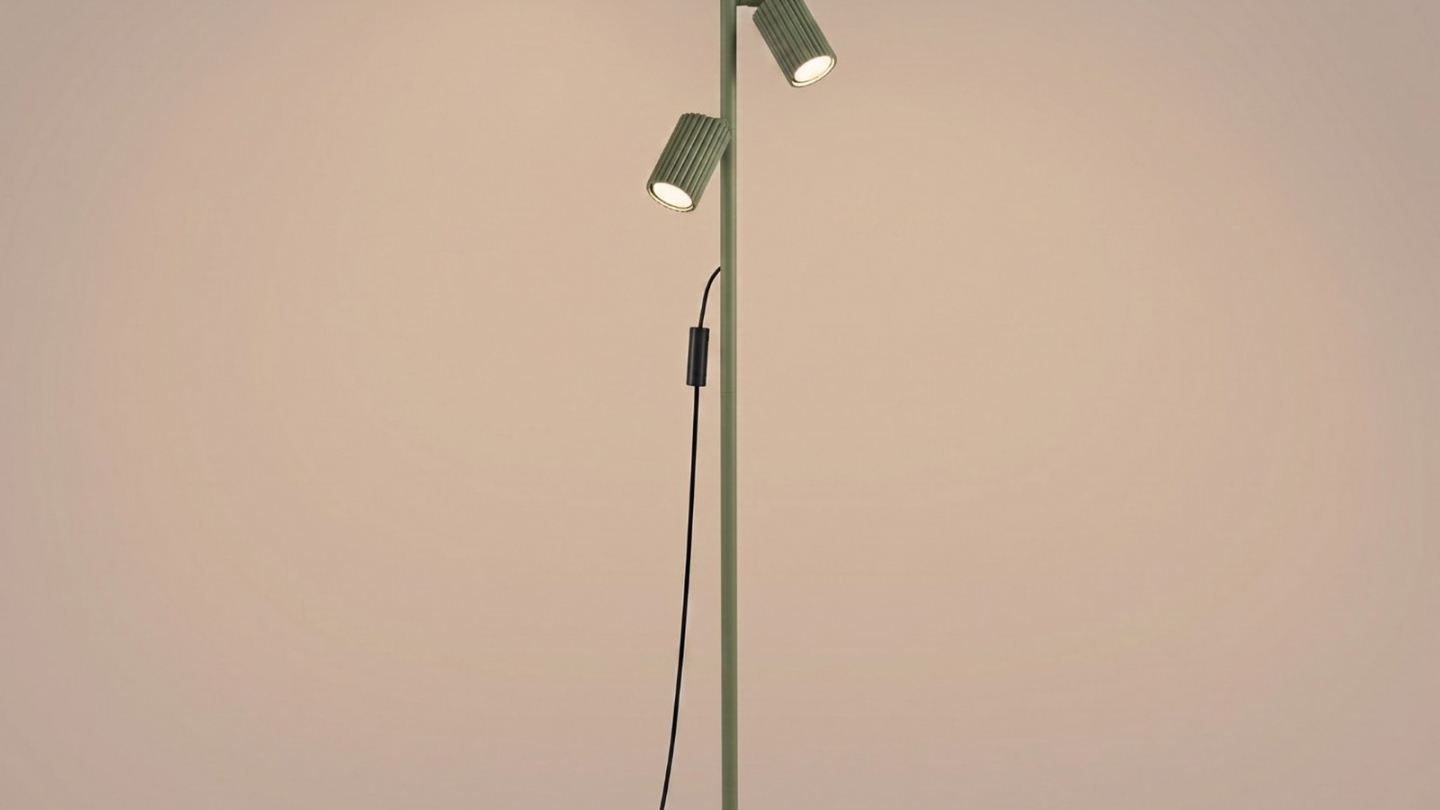 Lampadaire en aluminium vert olive 155 cm 3 lumières - Karbon Lampadaire en aluminium vert olive 155 cm 3 lumières - Karbon