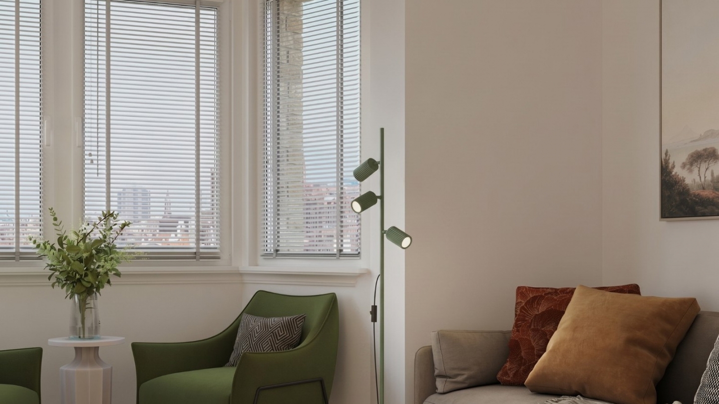 Lampadaire en aluminium vert olive 155 cm 3 lumières - Karbon Lampadaire en aluminium vert olive 155 cm 3 lumières - Karbon