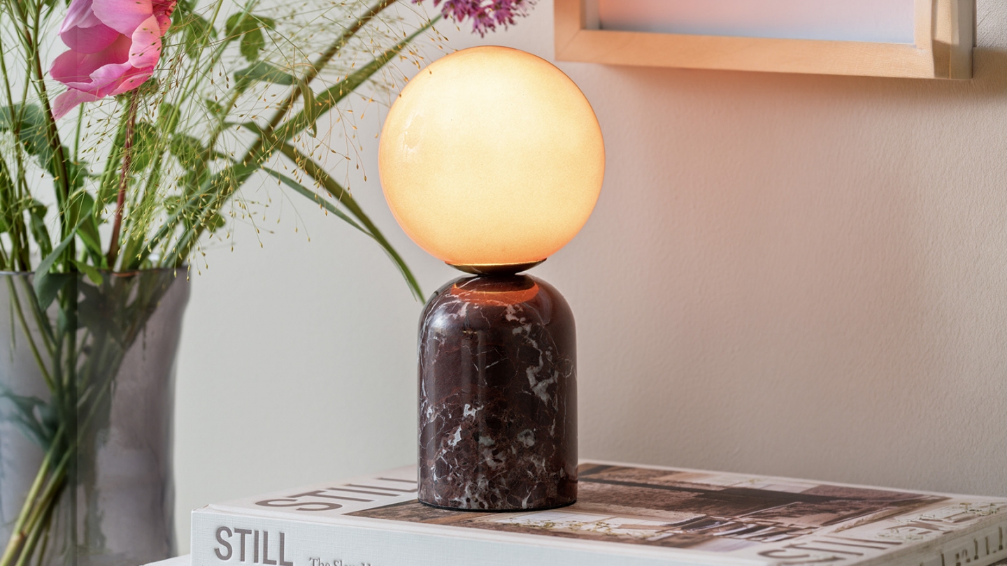 Lampe à poser sphérique en marbre bordeaux - taille S - Lazio Lampe à poser sphérique en marbre bordeaux - taille S - Lazio