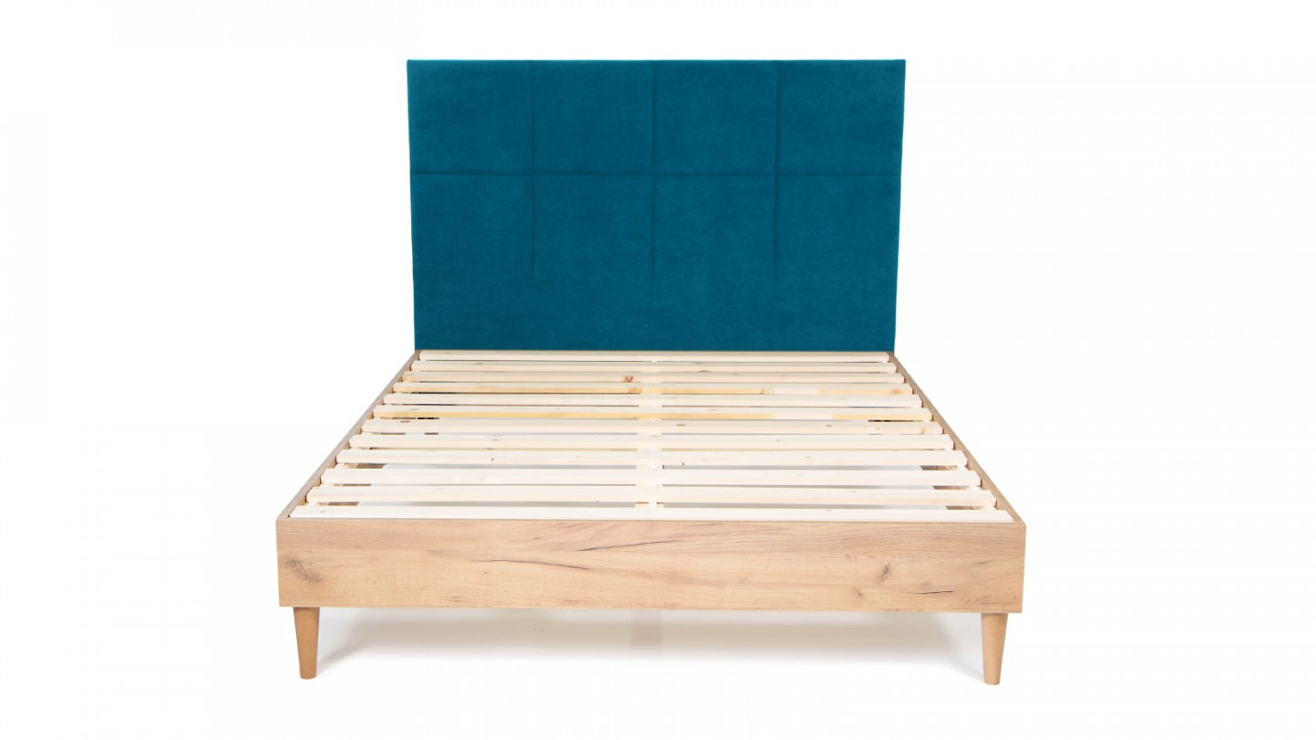 Lit adulte 140x190 cm en bois naturel avec sommier et tête de lit en velours bleu canard - Pamy