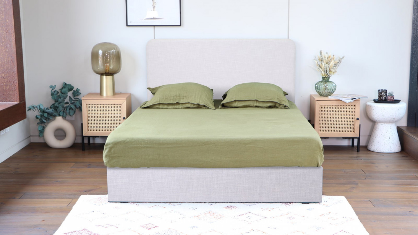 Lit Enzo 140x190 en tissu gris clair + Matelas à mémoire de forme Mémo HR 22cm